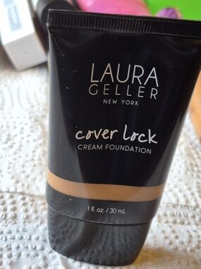 Laura Geller Cover Lock Cream Foundation – Tan Shade